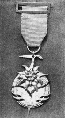 Medalla de bronce de la Federacin Castellana de Montaismo concedida a D. Joaqun Gonzalo Prez de Guzman, EA7ID 1966.